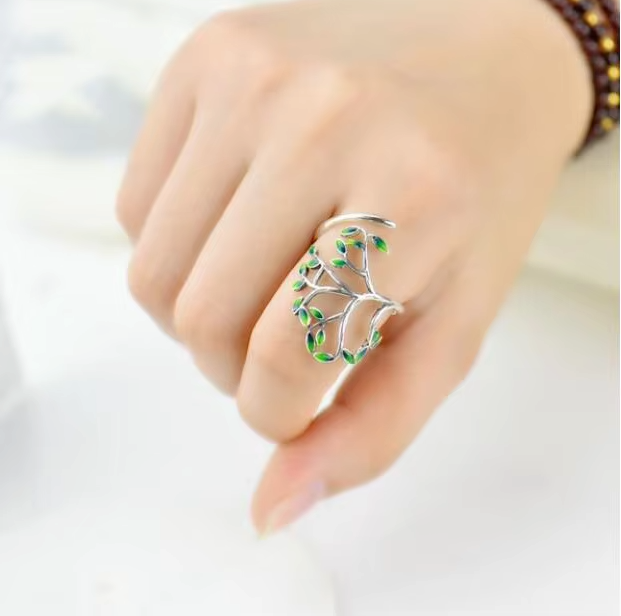 Unique Nature Themed Tree Ring